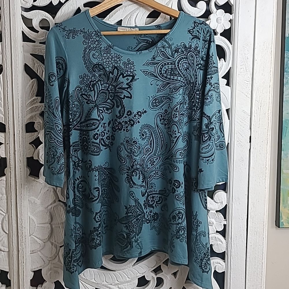 EUC Coco's Closet (boutique) tunic top size L‎